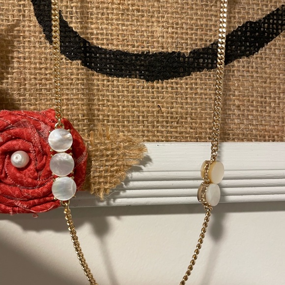 Banana Republic Goldtone Mother of Pearl necklace & 2 pair earrings one matching - Picture 4 of 6